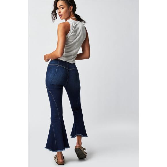 We The Free Crvy Last Dance Crop Flare Raw Hem Pull On Dark Wash Jeans 28 - Picture 2 of 9